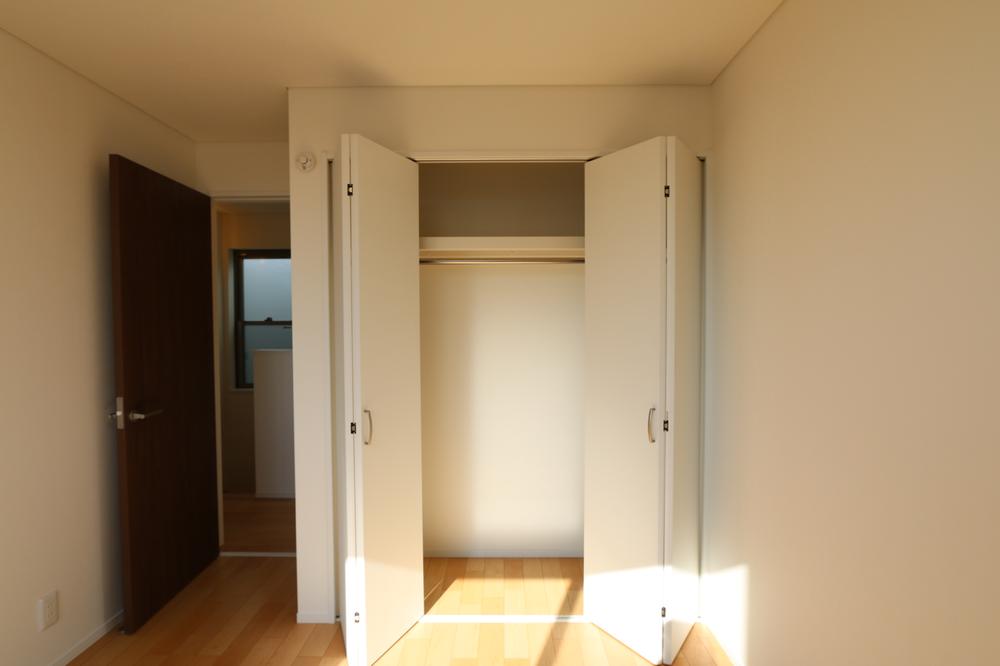 Receipt. Spacious storage part