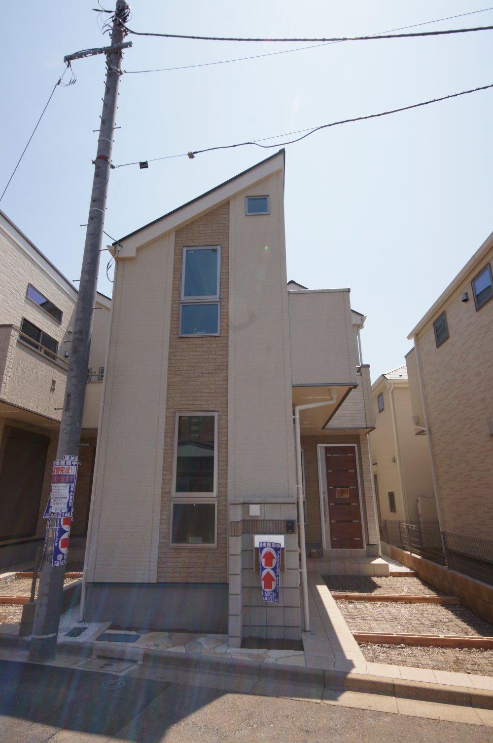 Local appearance photo. Here is the photograph of the B Building