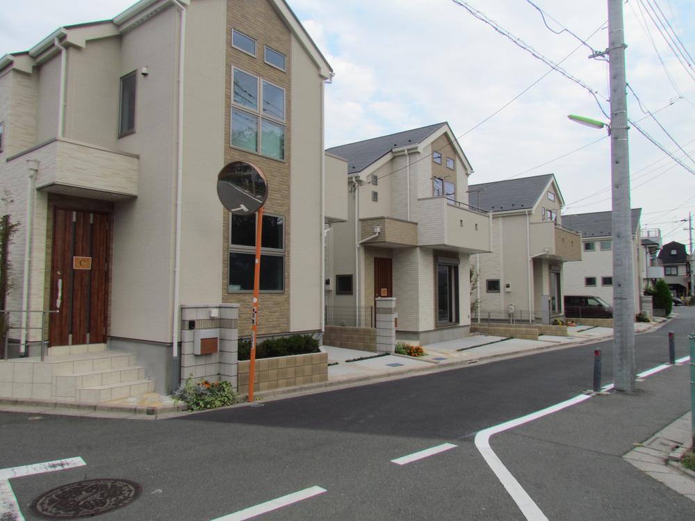 Local photos, including front road. Local (12 May 2013) Shooting