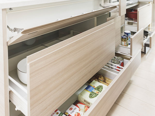 Kitchen.  [slide ・ Sink before storage] Functional housed make a cooking tools and small items such as kitchen knife. It has adopted a soft-close mechanism close to quiet.