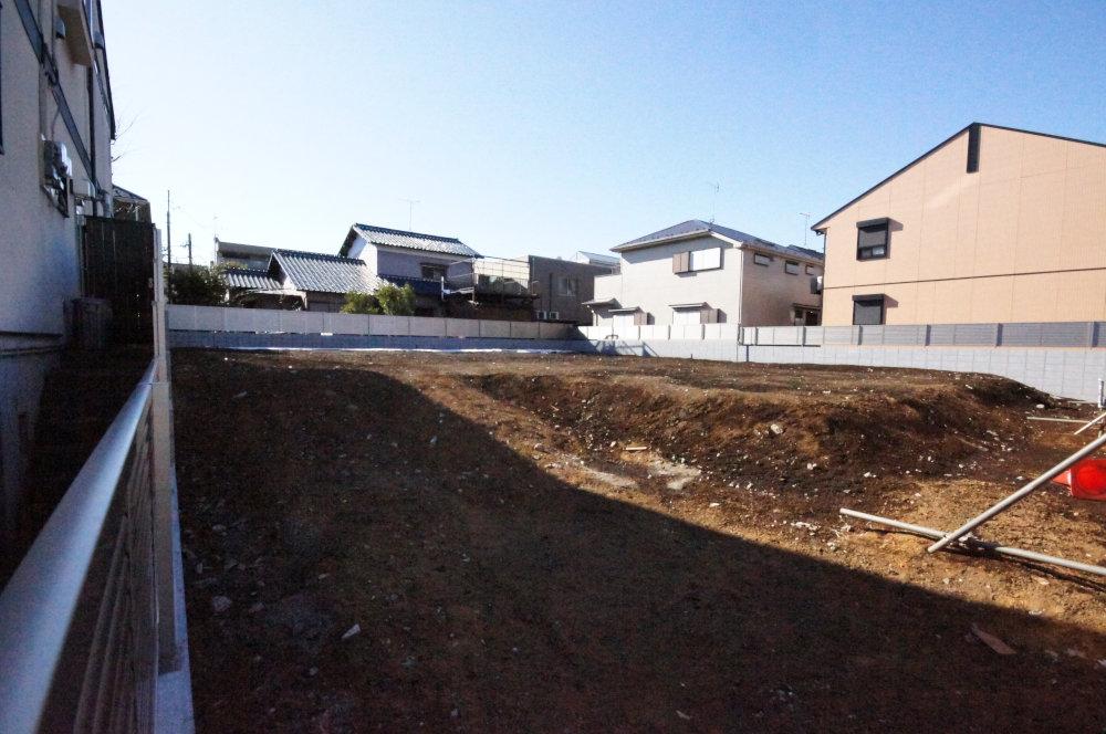 Local land photo. A quiet residential area. 