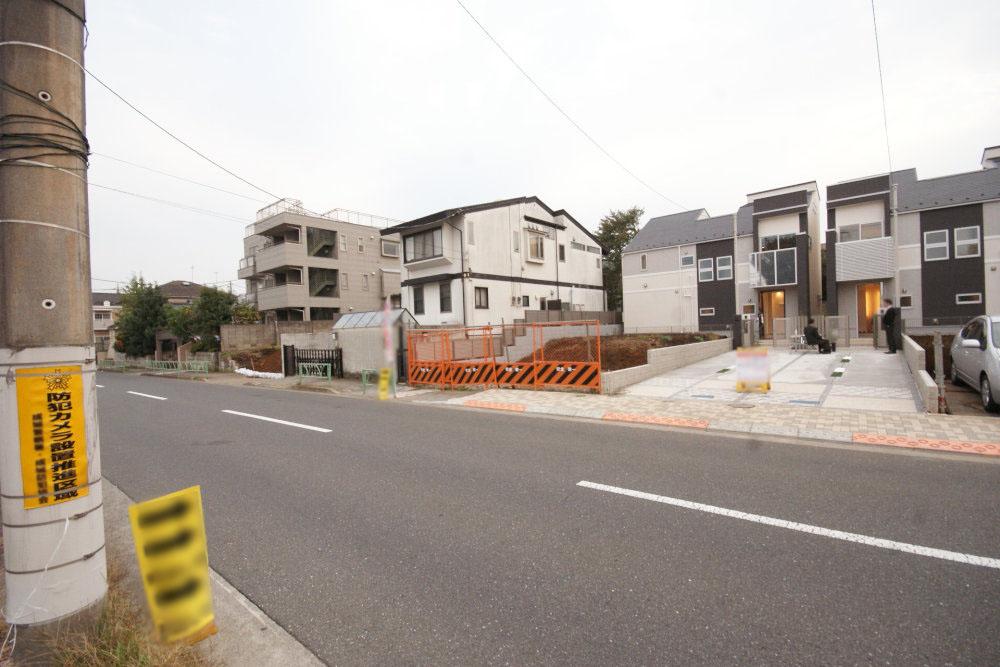 Local photos, including front road. Living environment favorable. 