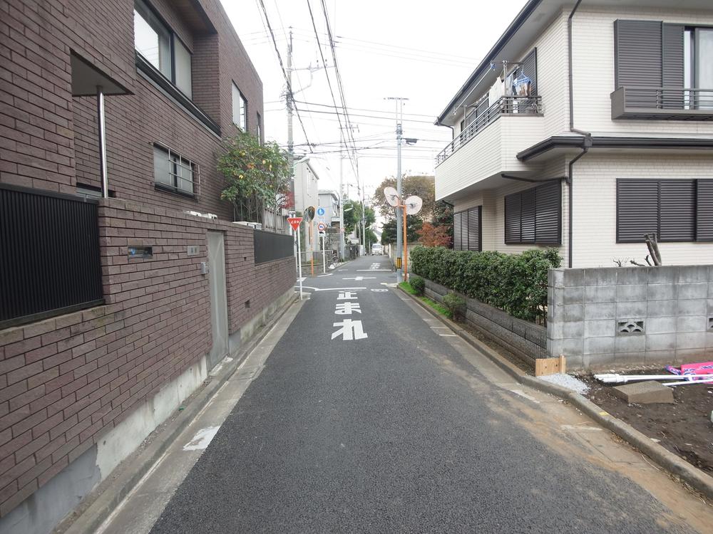 Local photos, including front road. Frontal road