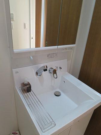 Wash basin, toilet. ~ Already the new interior renovation ~