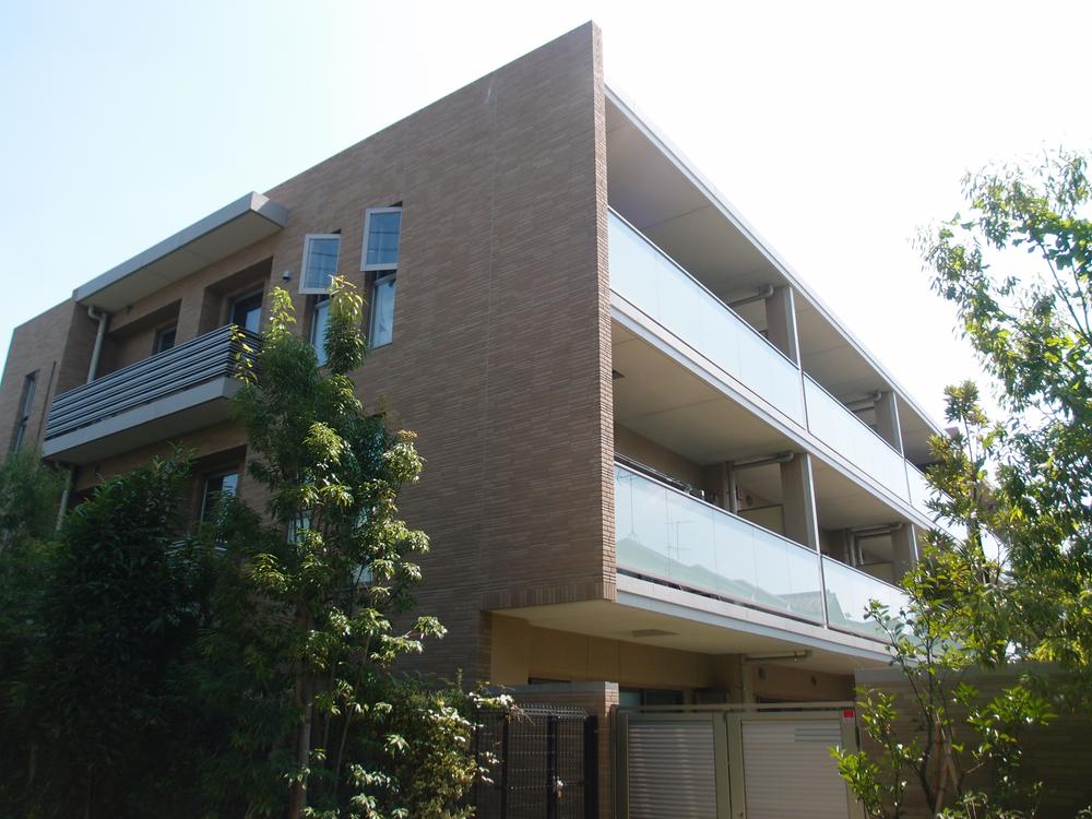 Local appearance photo