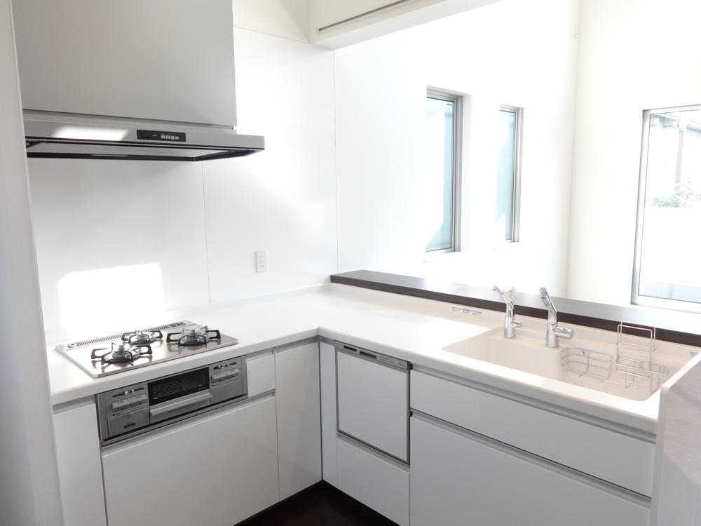 Kitchen. Indoor (10 May 2013) Shooting