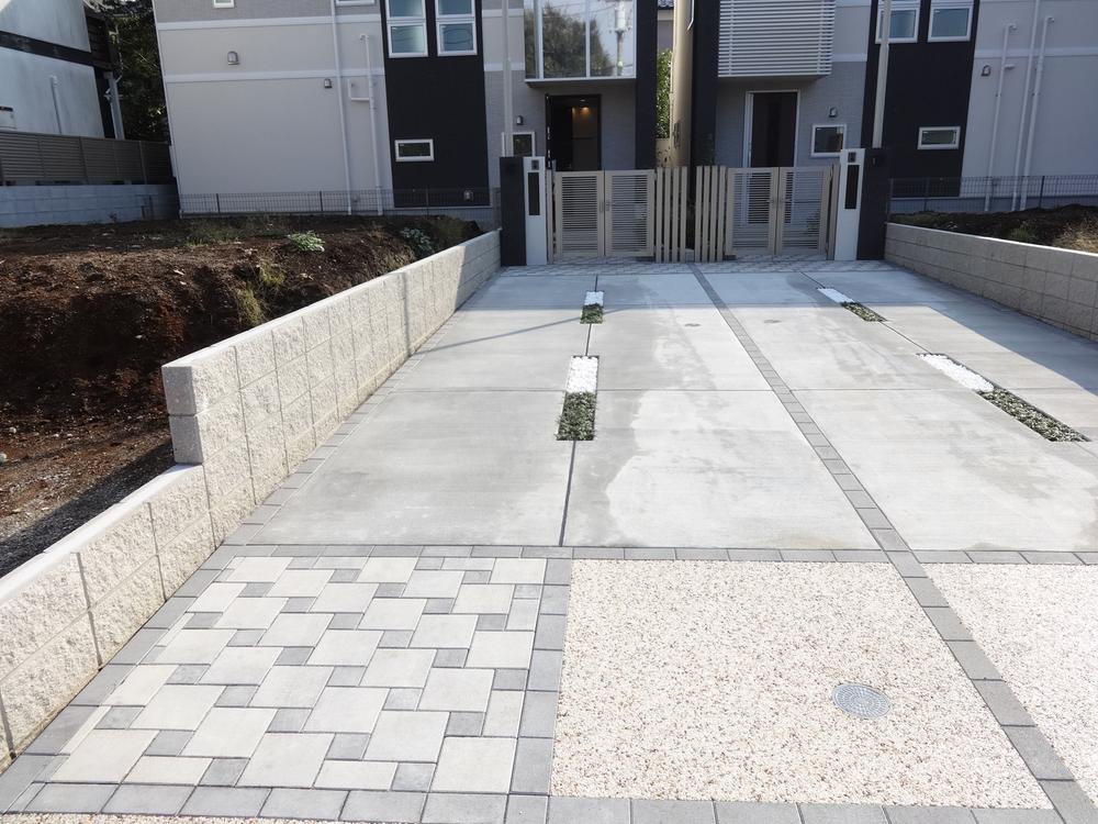 Parking lot. Local (10 May 2013) Shooting