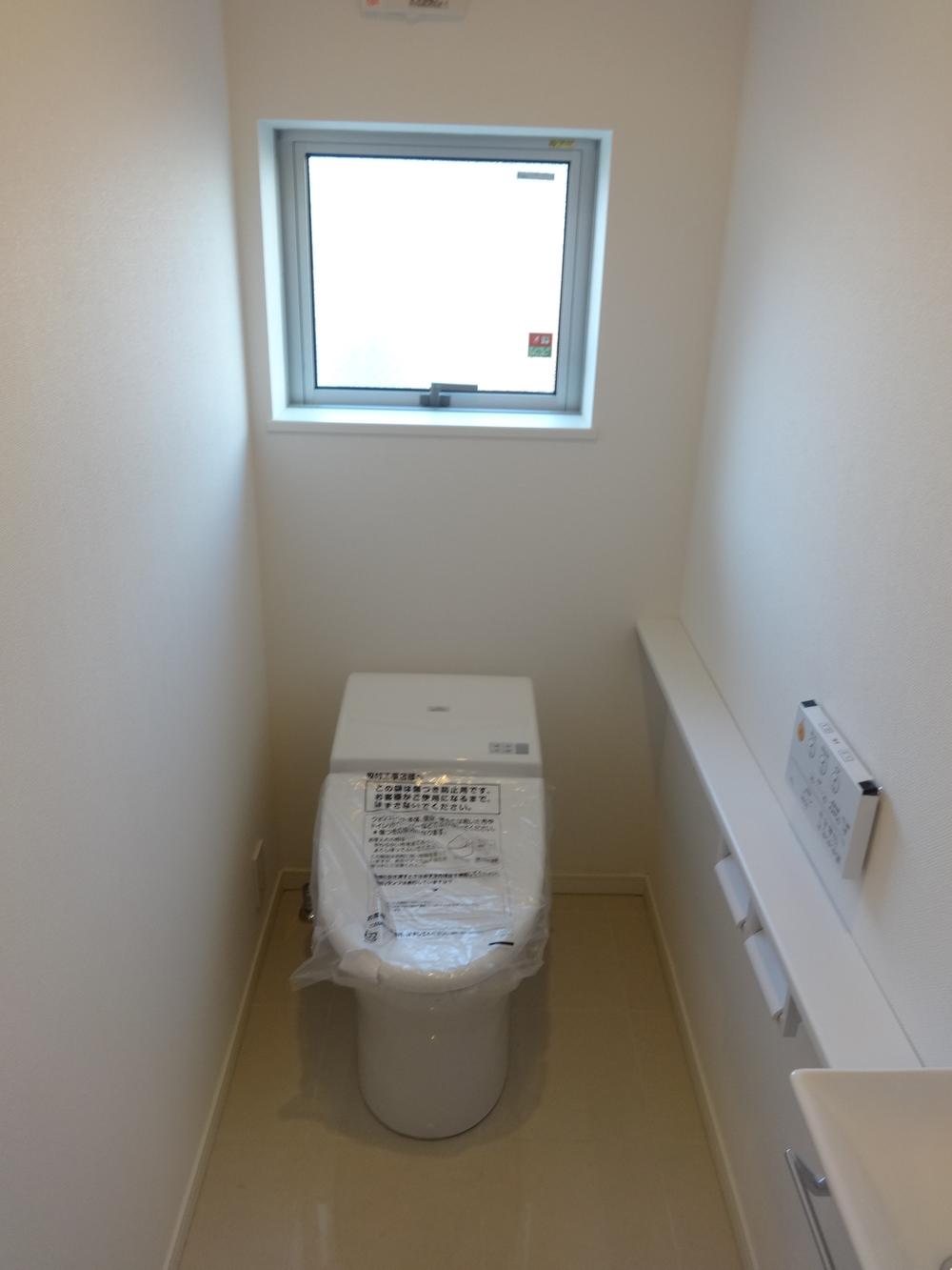 Toilet. Indoor (10 May 2013) Shooting