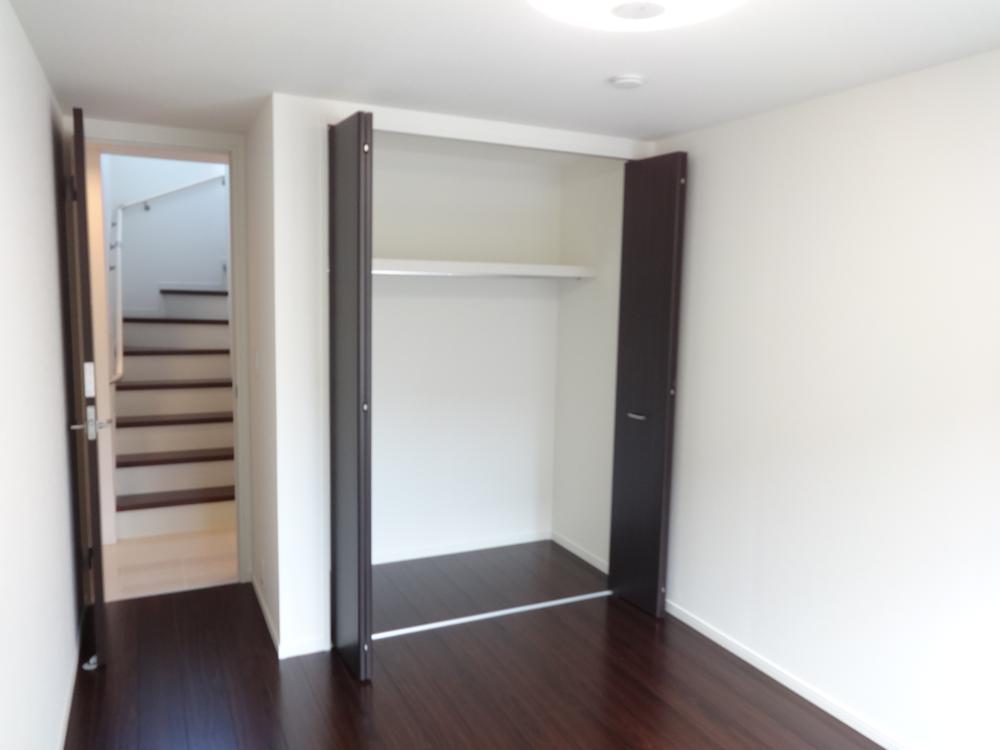 Non-living room. Indoor (10 May 2013) Shooting