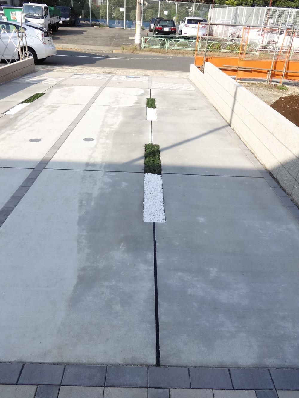 Parking lot. Local (10 May 2013) Shooting