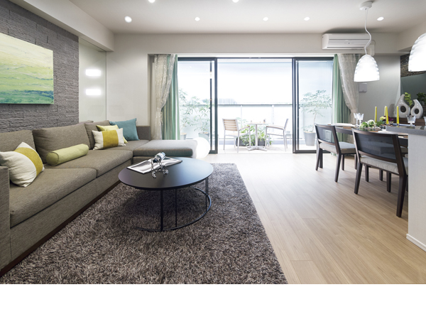 At the center open sash adopted, Living to realize even more of a feeling of opening ・ dining. The depth of the balcony is about 2m. One o'clock will spend of relaxation while soaking up the sunshine.