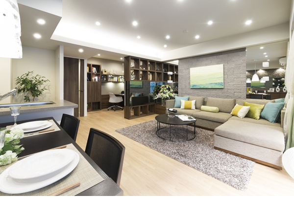 About 18.2 tatami spacious living room ・ dining. The corner as study, As study space, As a space to enjoy the hobby, We established the family library that can be used in family.