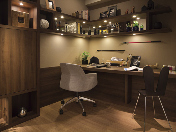 Living.  [Family library] Time and with family, Private time. Indoor space that incorporates the concept of building housing that is also to take care of either of time. Also, All units, etc. to provide a walk-in closet, Storage also enhance.