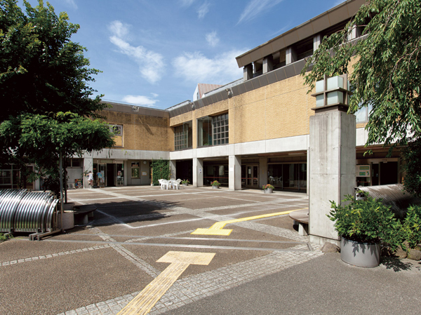 Surrounding environment. Kasuya Ward Community Center ・ Kasuya library (about 340m / A 5-minute walk)