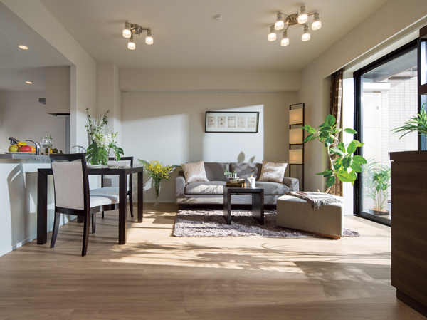 Finally building was completed <Kurevia Roka park>. During publish a building in the model room in local. Actually can be confirmed day and brightness  ※ Photo A type building in the model room. When building the model room visits to the reservation after the apartment gallery