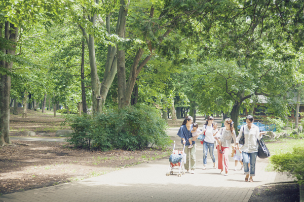 Moms are busy gathering to feel free to have children of the same age ※ Photo 4-point "Roka Hisashiharuen (Roka park)."