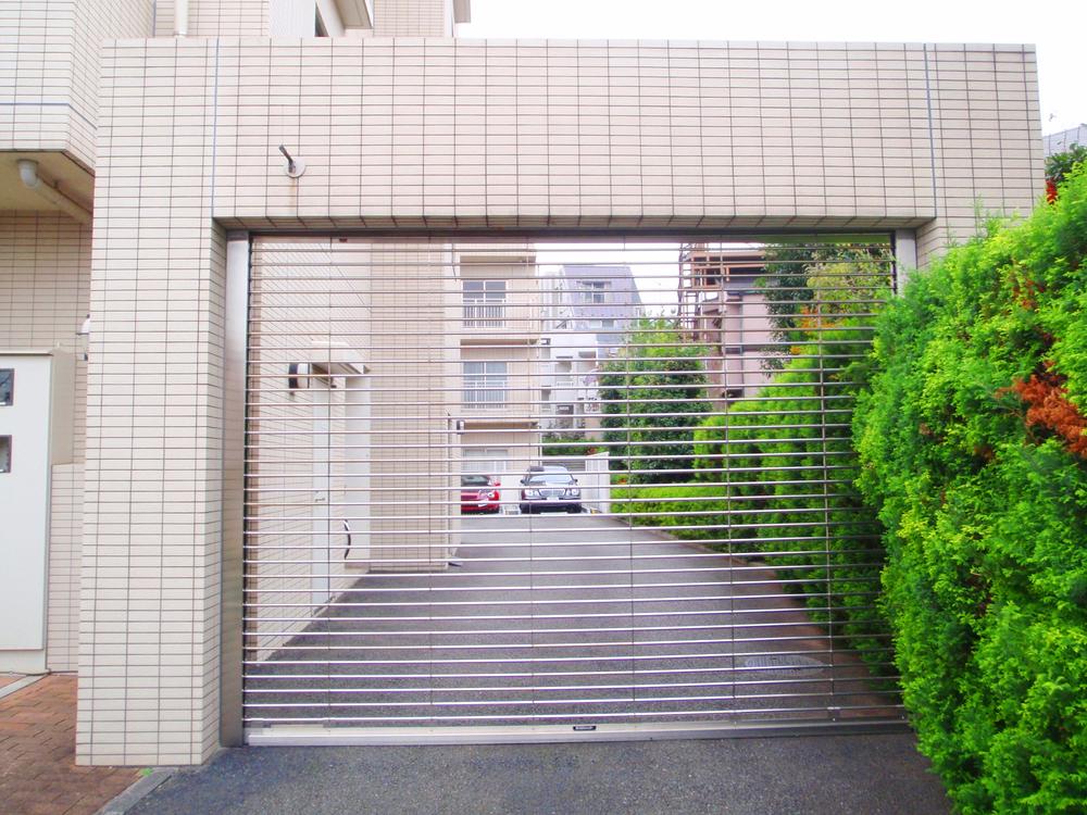 Parking lot. Parking (common areas)