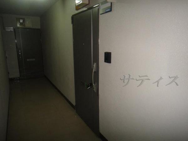 Other common areas. Entrance