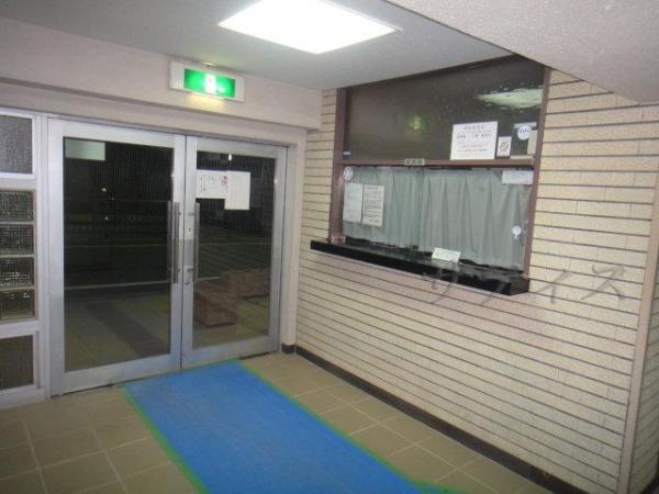 Entrance. Communal area