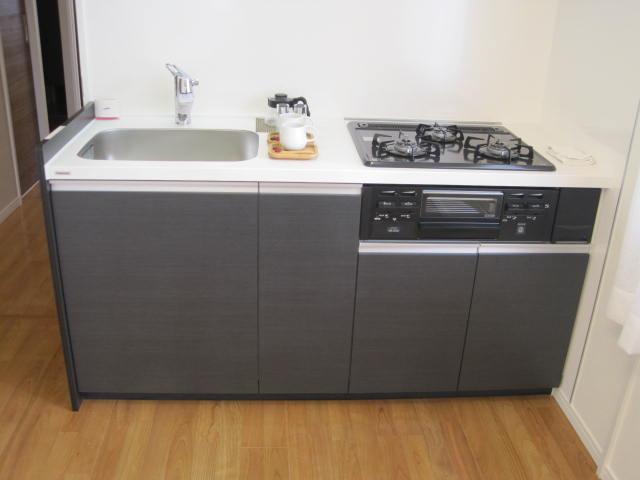 Kitchen. Indoor (11 May 2013) Shooting ■ Kitchen: This is a system kitchen new exchange (with all-in-one water purifier).