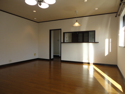 Living and room. Spacious living room! 