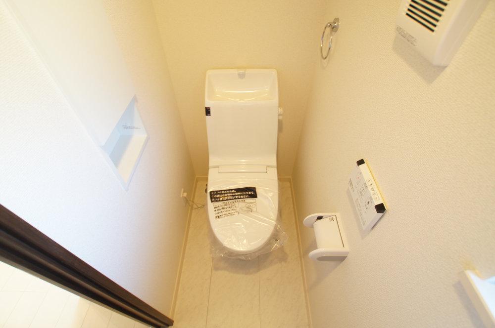 Toilet. Feeling Spacious important space.
