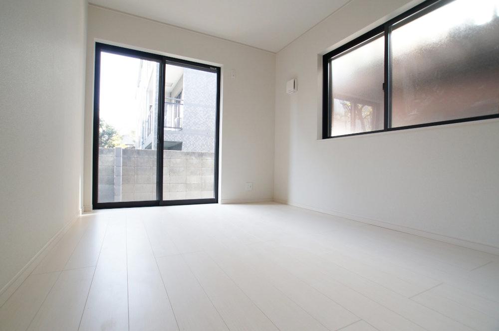 Other introspection. Brightly, Cozy room.