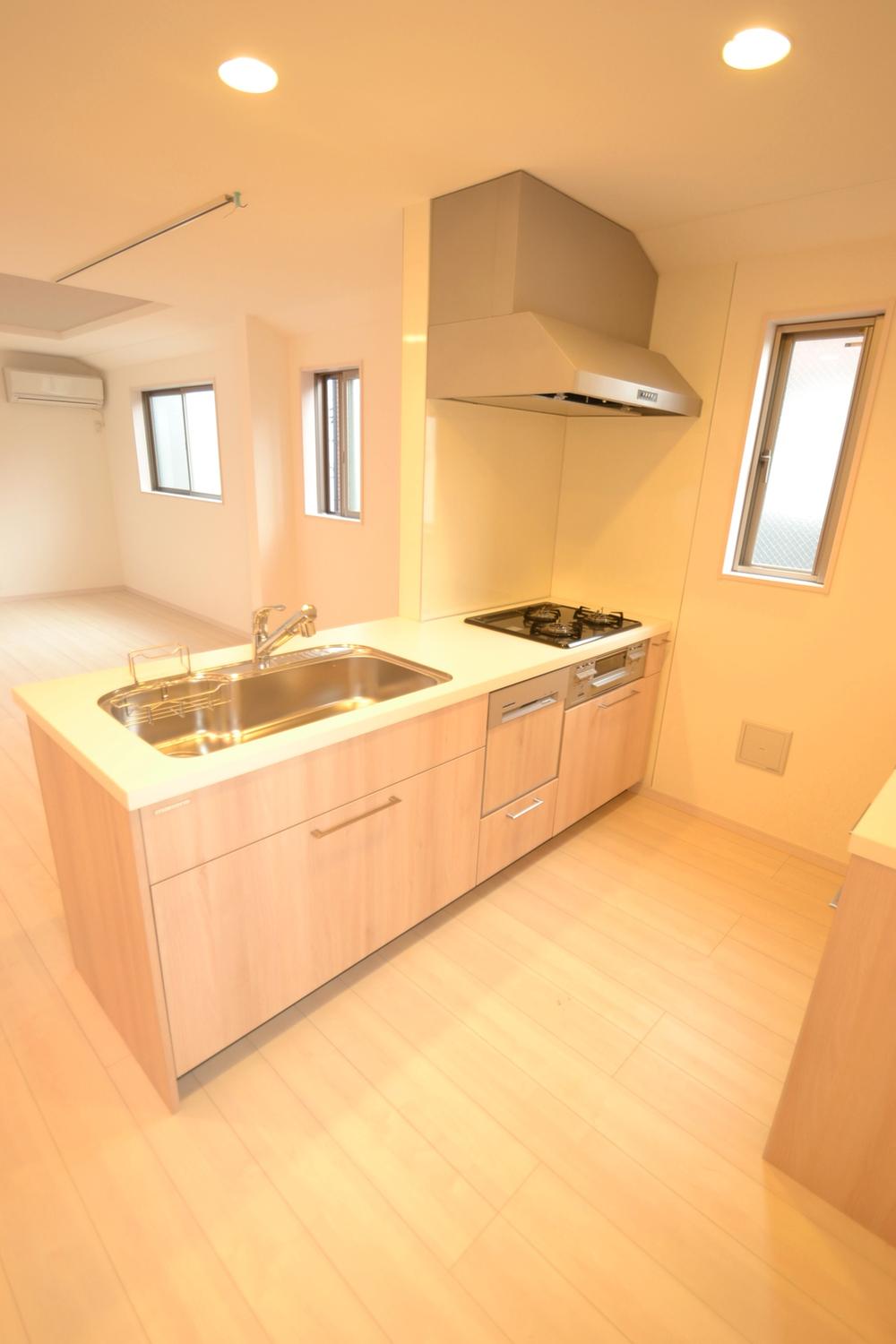 Same specifications photo (kitchen)