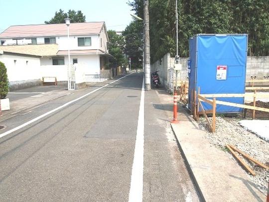 Local photos, including front road. Frontal road