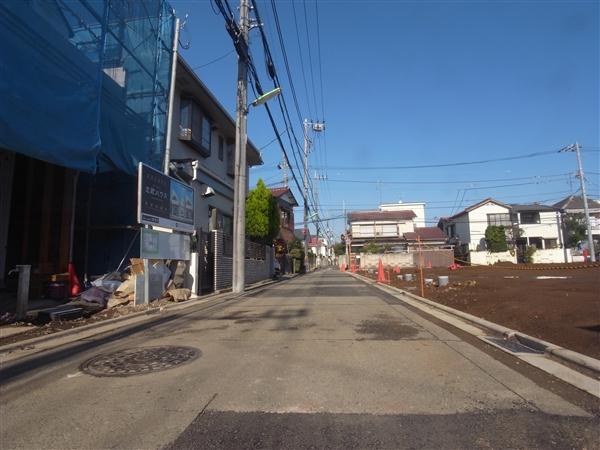 Local photos, including front road. Front road 2013 / 11 shooting