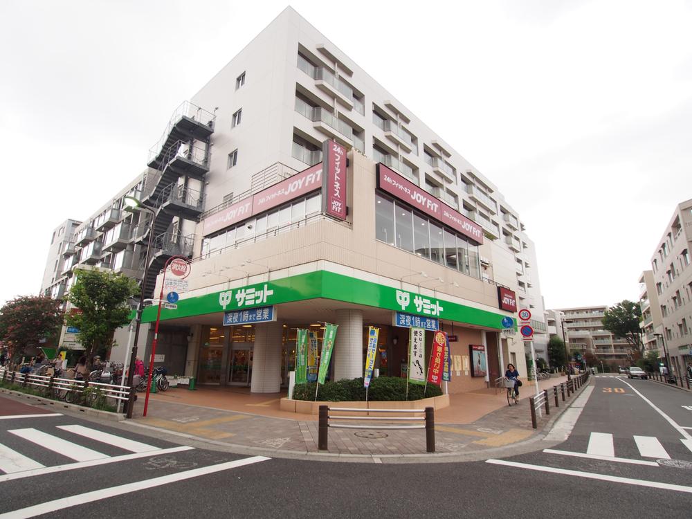 Supermarket. 444m until the Summit store Roka park Ekimae