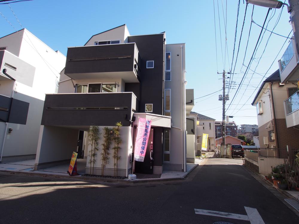 Local photos, including front road. Local (12 May 2013) Shooting