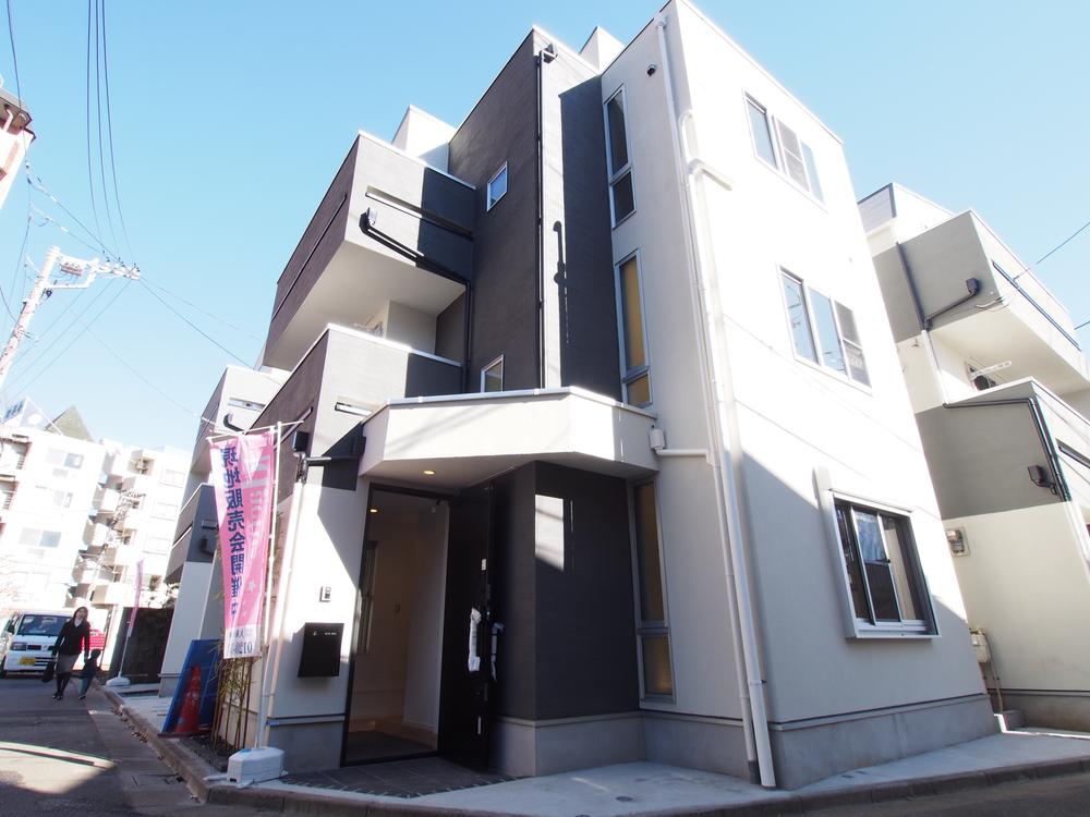 Local appearance photo. Local (12 May 2013) Shooting