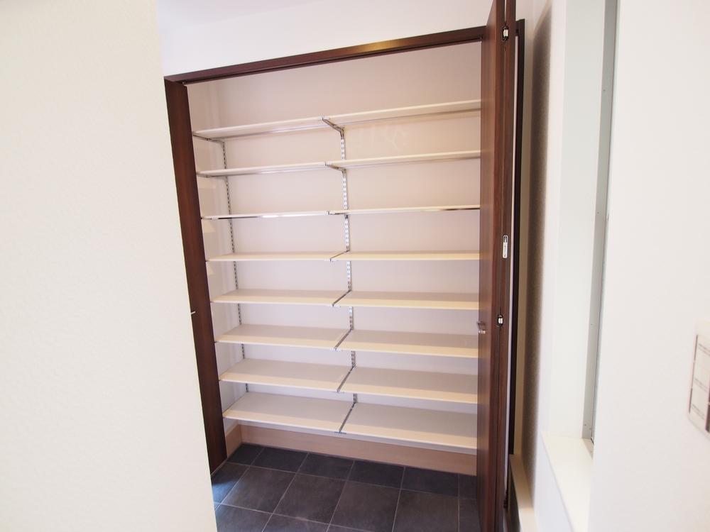 Entrance. Entrance (December 2013) Shooting