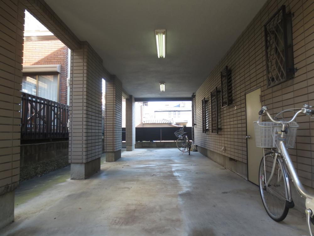 Parking lot. Local (11 May 2013) Shooting