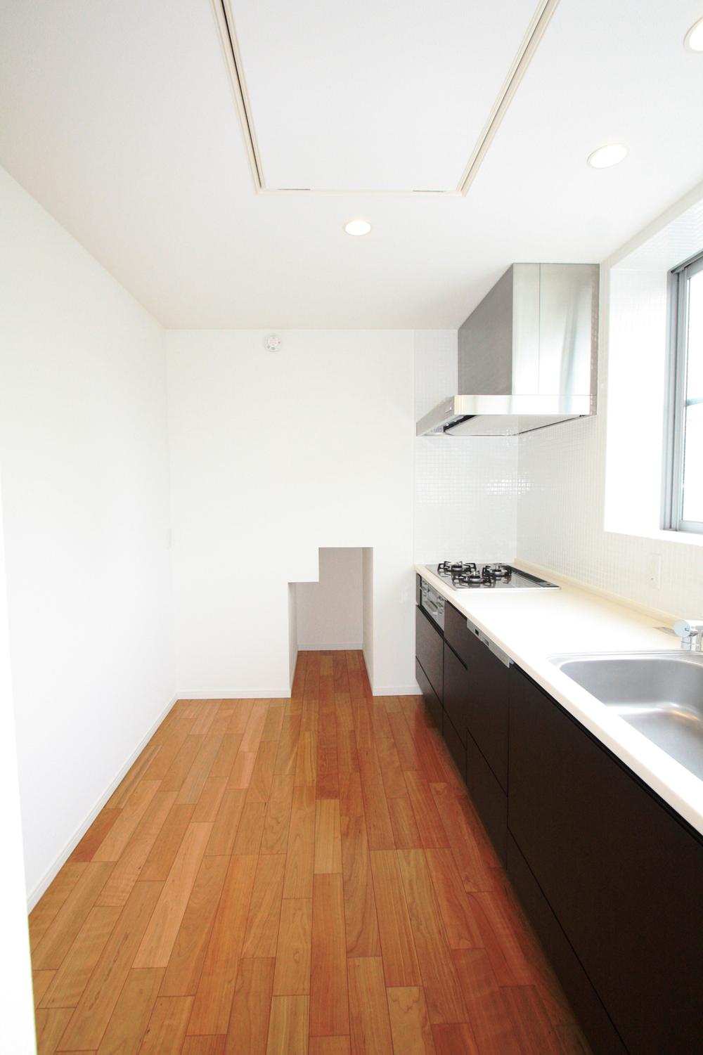 Kitchen. It is very bright kitchen.