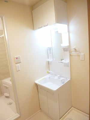 Washroom. Independent wash basin