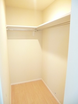 Receipt. Walk-in closet