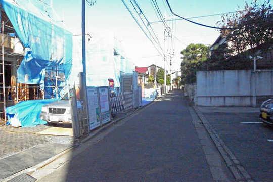 Local photos, including front road. Local front road