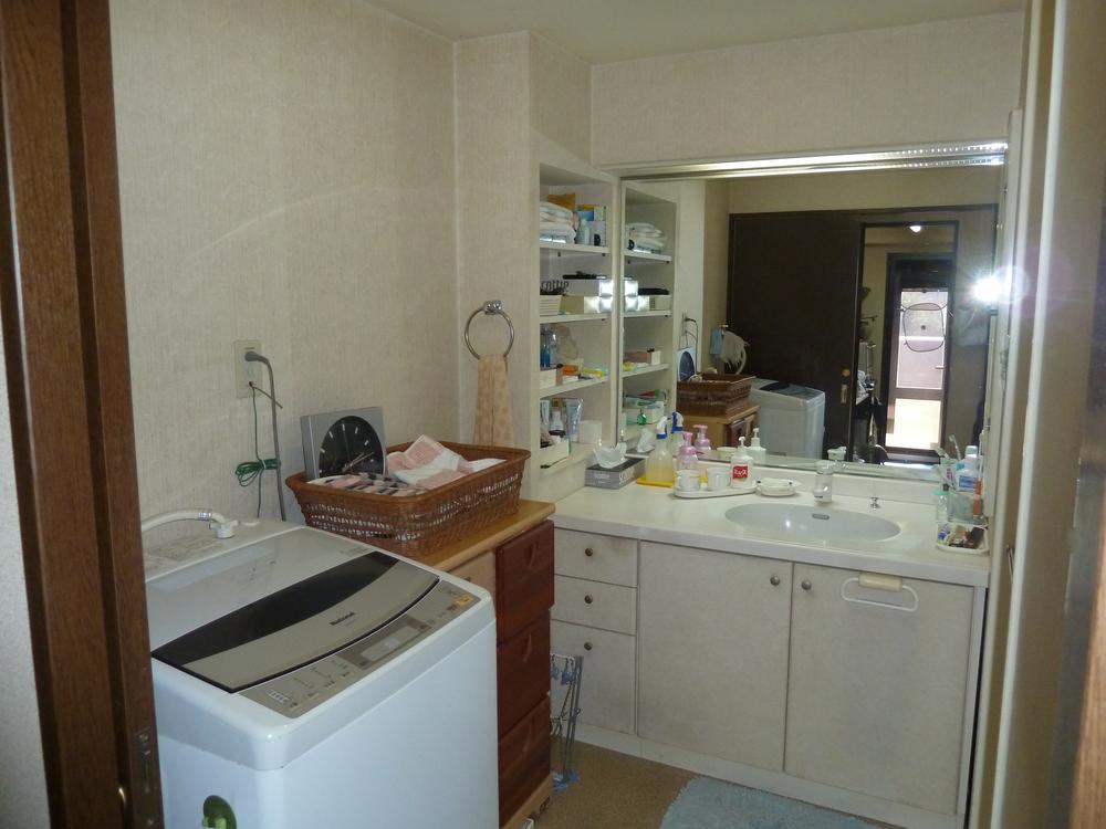 Wash basin, toilet. Bathroom vanity