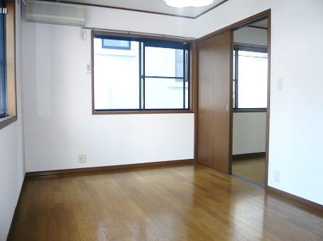 Living and room. Western-style 7.5 Pledge!