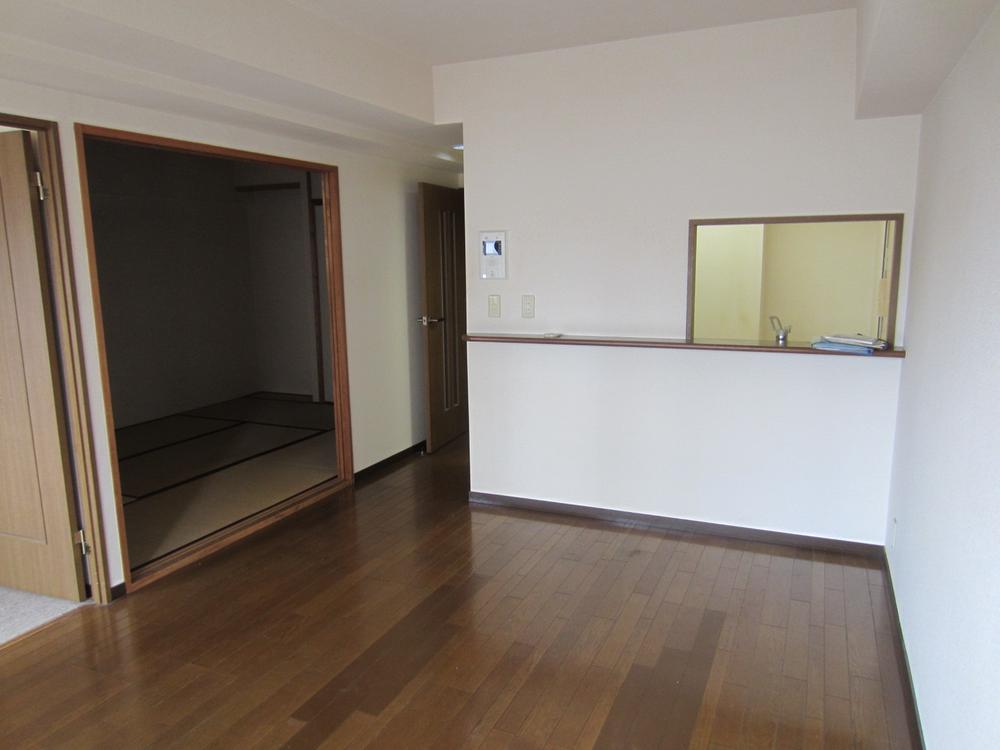 Living. Of south window, Of bright flooring living (October 2013 shooting)