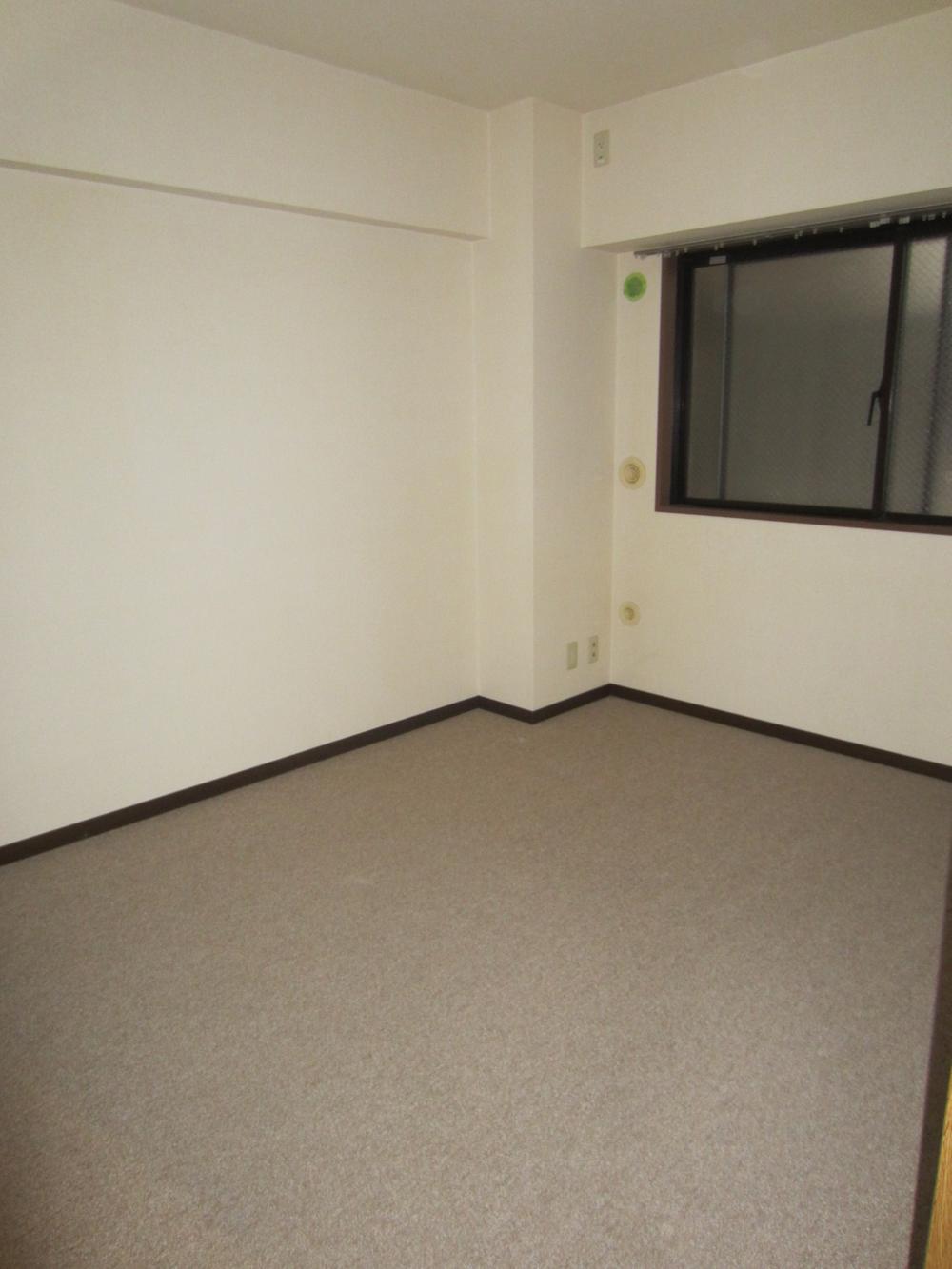 Non-living room. 6 Pledge with storage of the service room of the (October 2013 shooting)