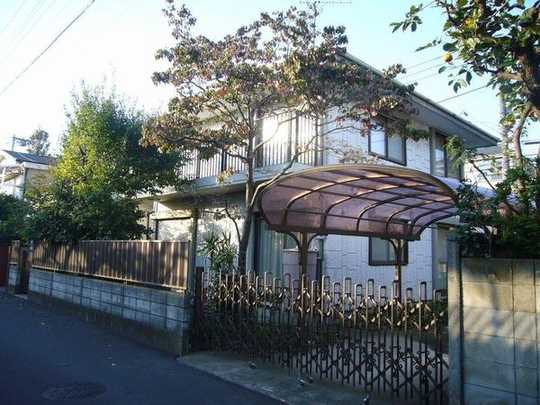 Local land photo. Local state from the south side of the road.