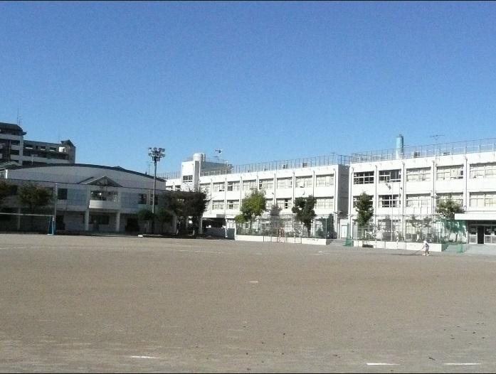 Junior high school. 927m to Setagaya Ward Yoga Junior High School