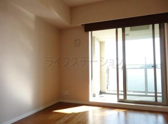 Non-living room. LDK18 tatami mats or more 						 / 							Facing south 						 / 							System kitchen 						 / 							Bathroom Dryer 						 / 							Yang per good 						 / 							Flat to the station 						 / 							A quiet residential area 						 / 							24 hours garbage disposal Allowed 						 / 							Washbasin with shower 						 / 							Face-to-face kitchen 						 / 							Security enhancement 						 / 							Elevator 						 / 							Warm water washing toilet seat 						 / 							TV monitor interphone 						 / 							High-function toilet 						 / 							Leafy residential area 						 / 							Dish washing dryer 						 / 							Walk-in closet 						 / 							water filter 						 / 							In a large town 						 / 							24-hour manned management 						 / 							Floor heating