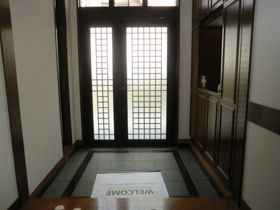 Entrance. Spacious entrance space