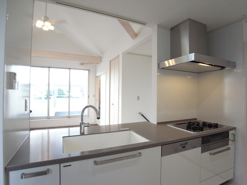 Kitchen. Local (10 May 2013) Shooting