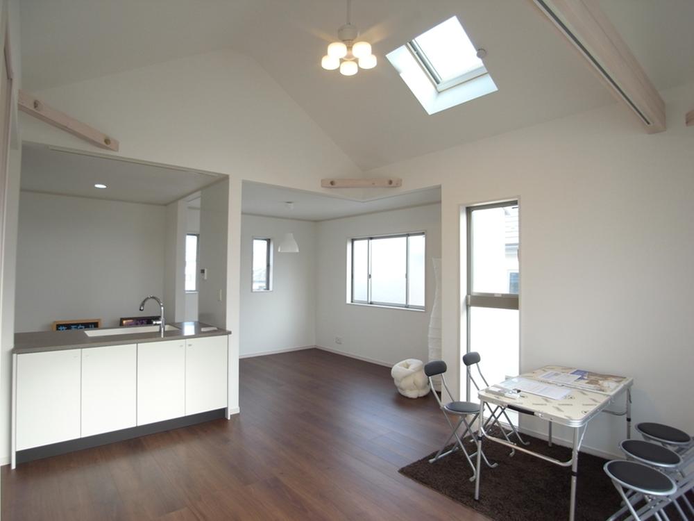 Living. Local (10 May 2013) Shooting