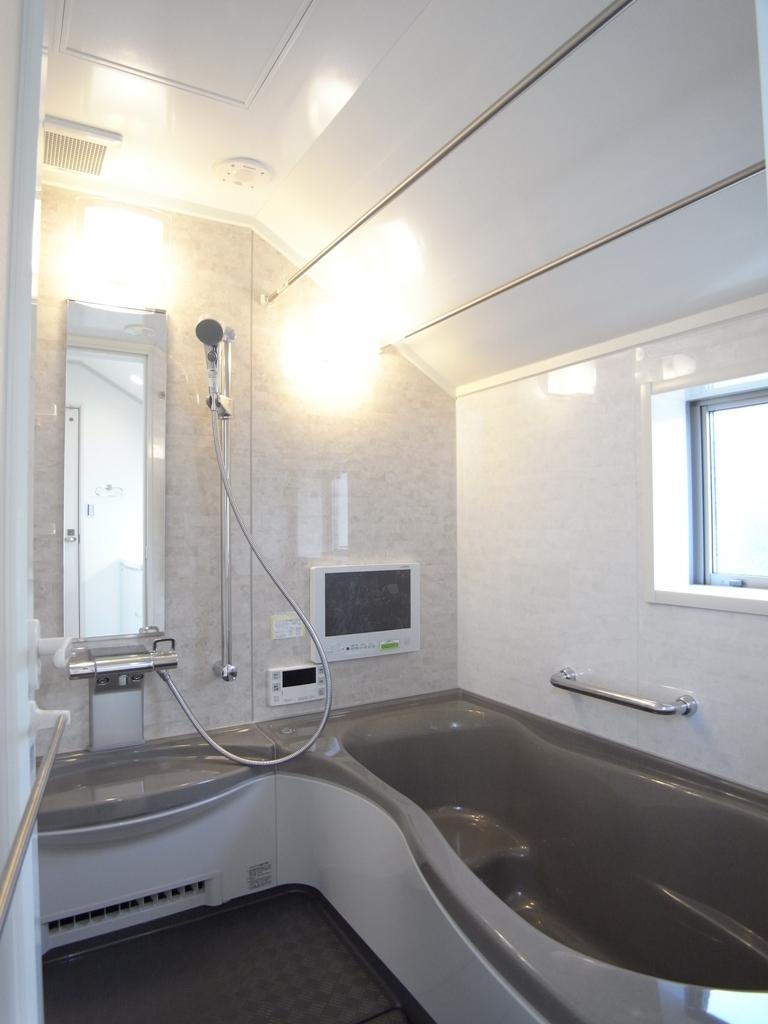 Bathroom. Local (10 May 2013) Shooting